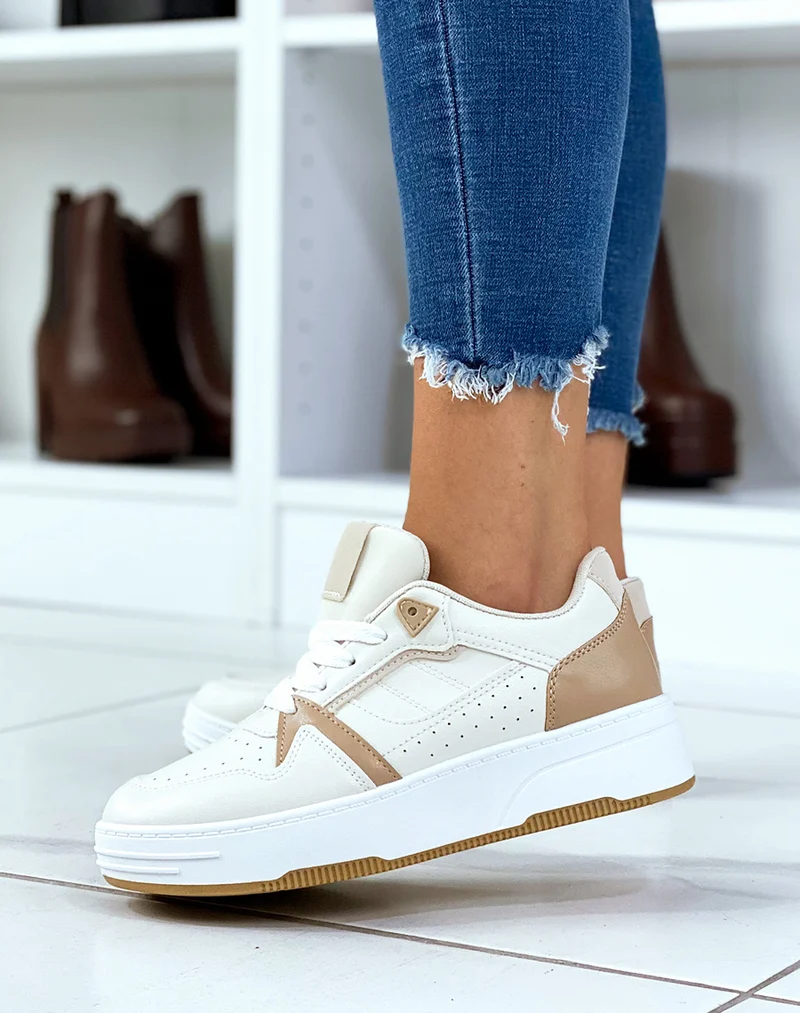 Baskets beiges et camel à plateforme