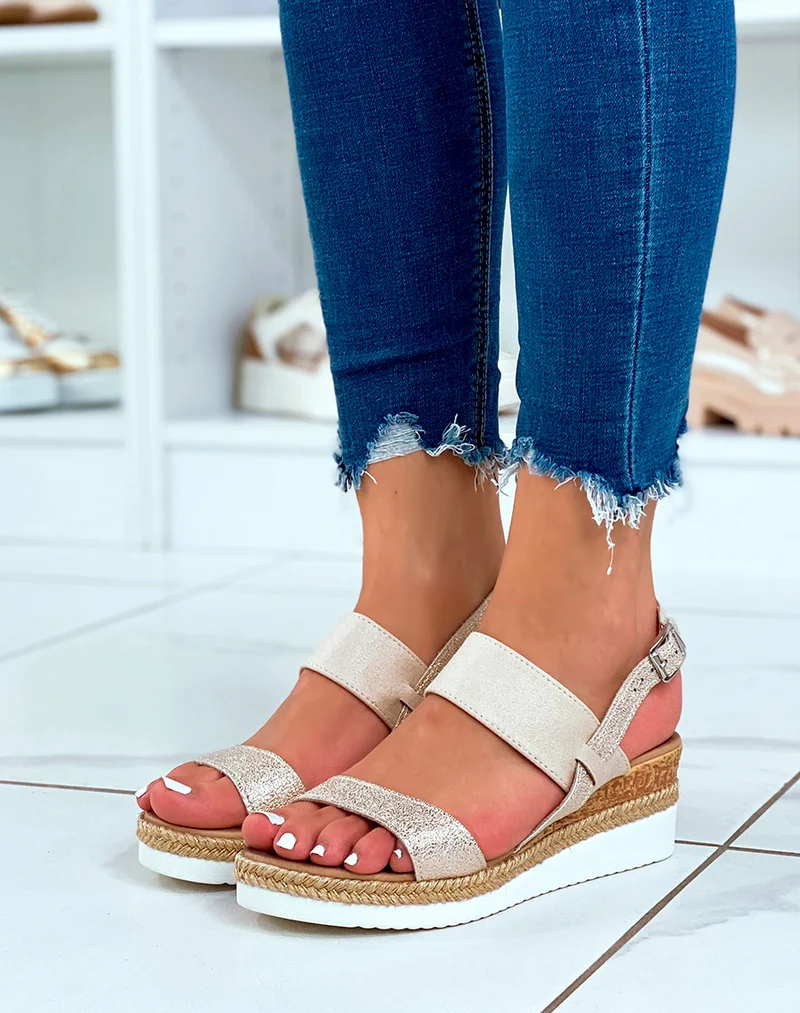 Sandales beige à double brides et mini talon compensé