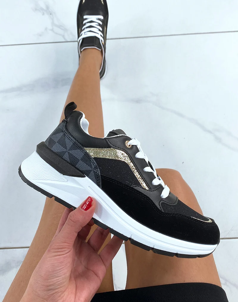 Baskets noires à multiples détails et empiècements