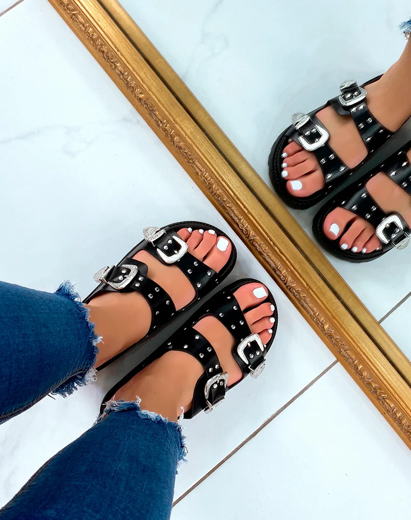 Mules noires à double bride cloutées et fermoirs argentés