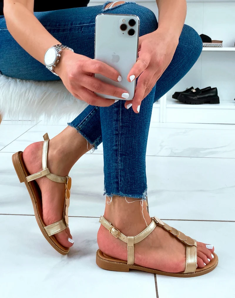 Nu-pieds dorés à pièces dorés