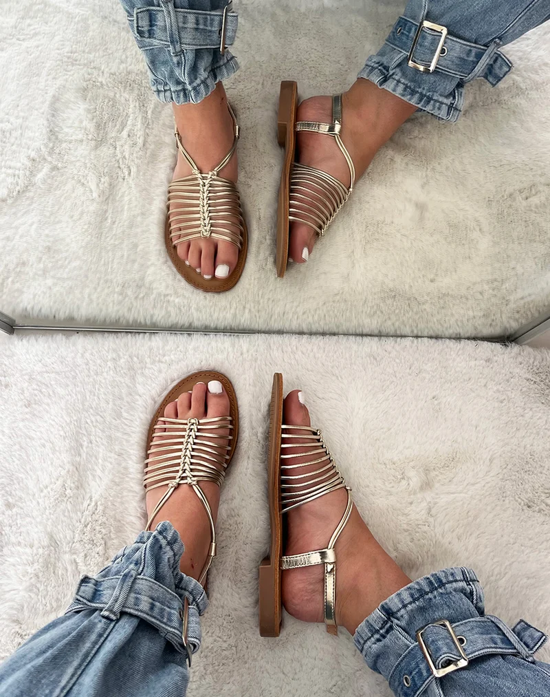 Nu-pieds à multiples brides fines dorées