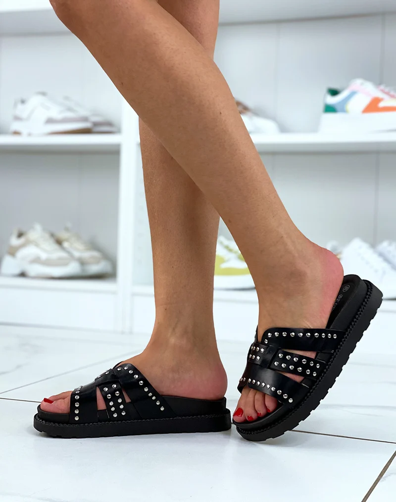 Mules noires à brides épaisses cloutées