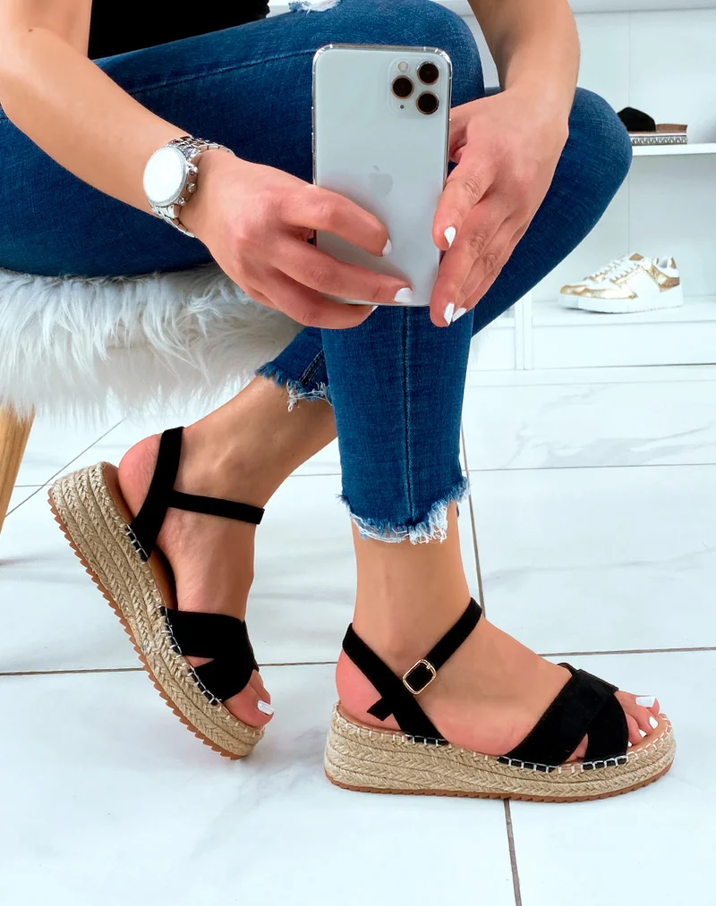 Sandales à plateforme et brides entrecroisées en suédine noire