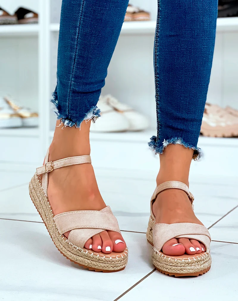 Sandales à plateforme et brides entrecroisées en suédine beige