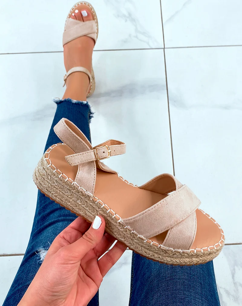 Sandales à plateforme et brides entrecroisées en suédine beige