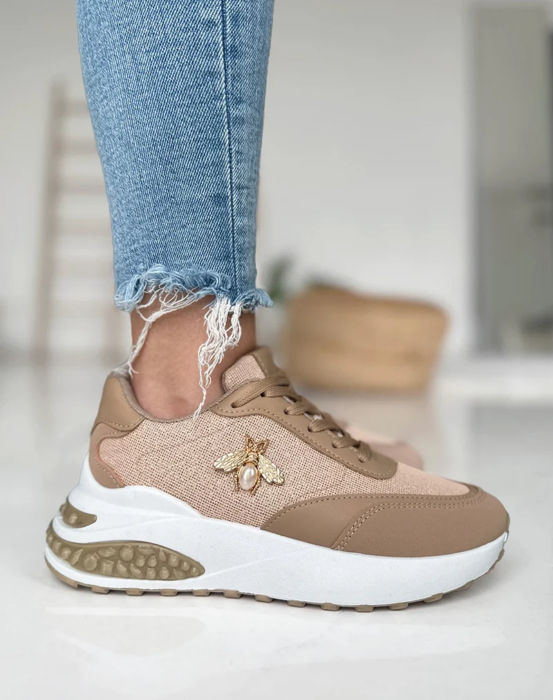 Baskets taupe pailleté à détail en forme d’abeille