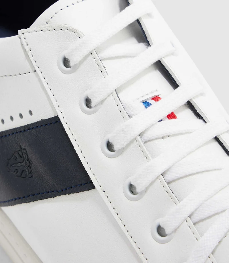 Sneakers en cuir blanche et marine "Eva"