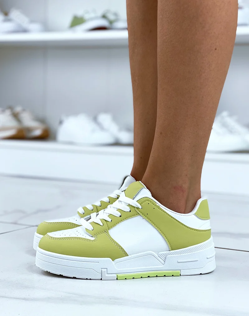 Baskets blanches et vert pomme