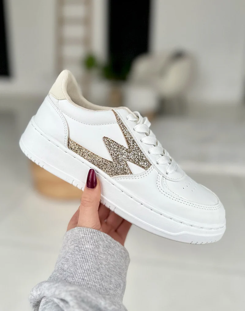 Baskets blanches à détails éclair dorés pailleté et empiècement beige