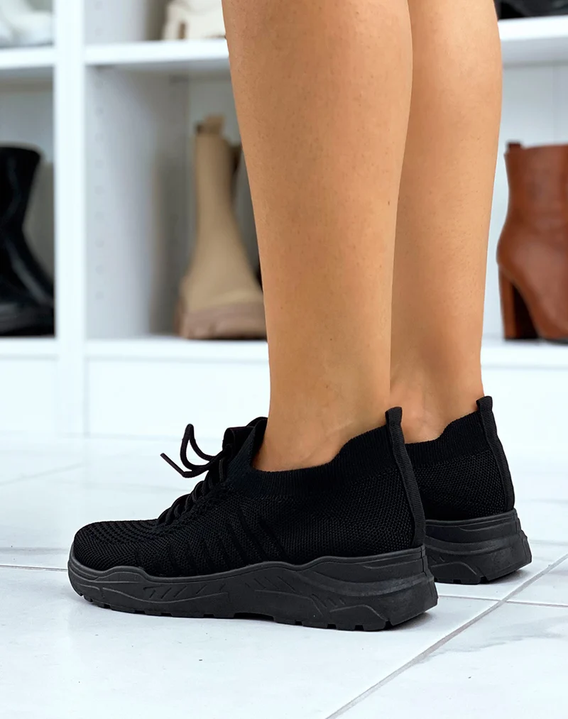 Baskets noires souples respirantes effet chaussettes