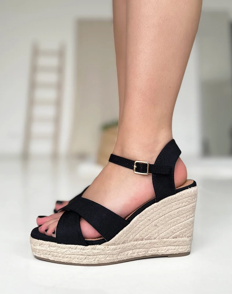 Compensées en tissu noir à brides entrecroisées