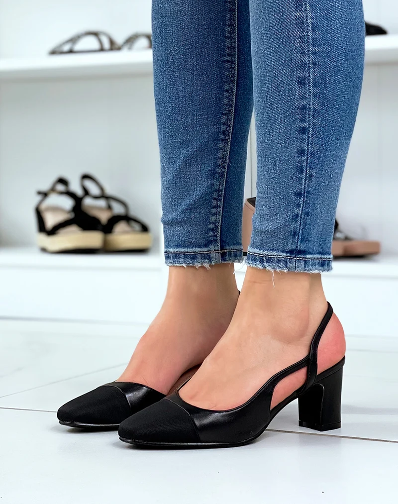 Escarpins noirs à talon carrés et bouts ronds avec empiècement tissus