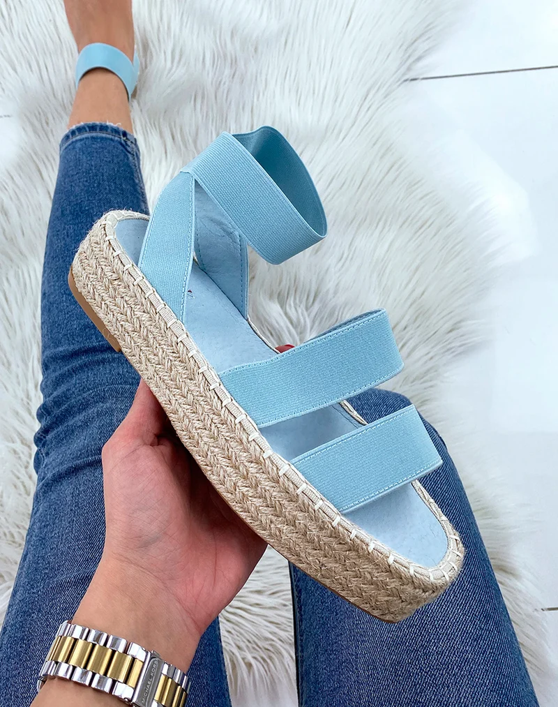 Sandales compensées bleues à brides élastiques