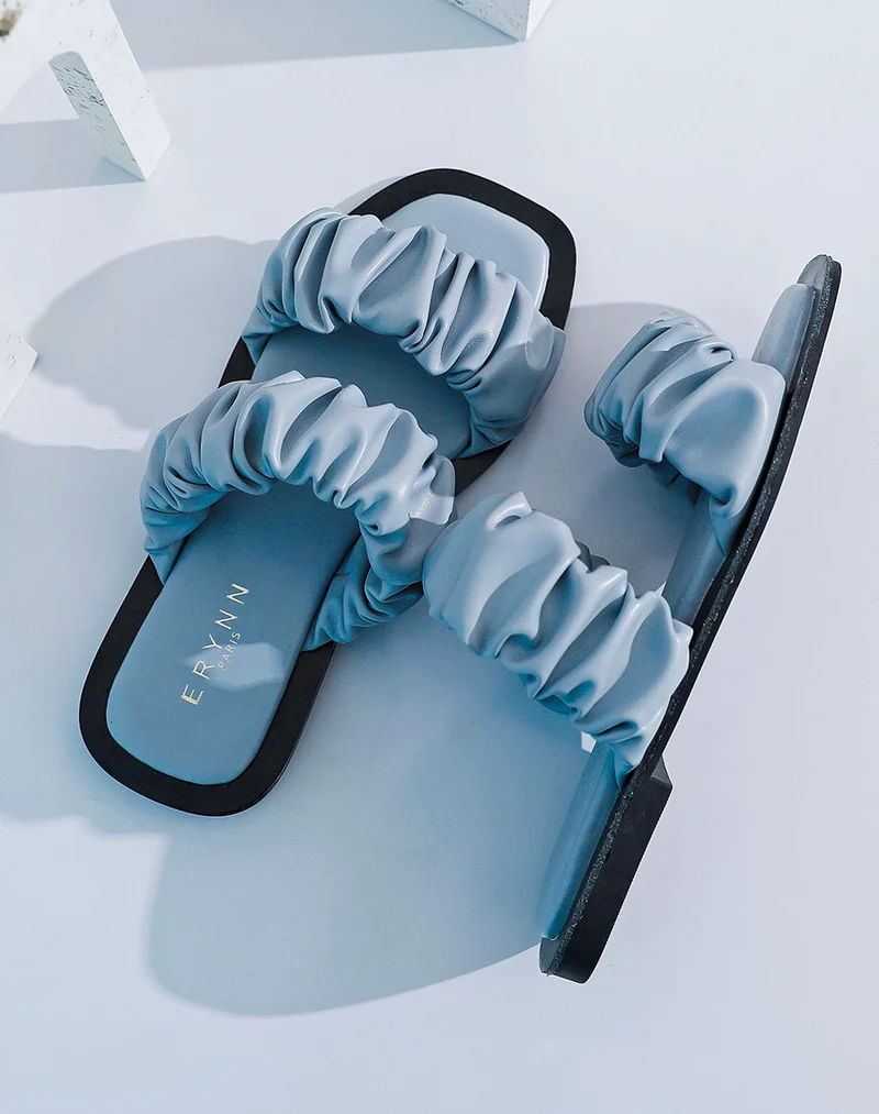 Sandales plates en simili cuir bleu