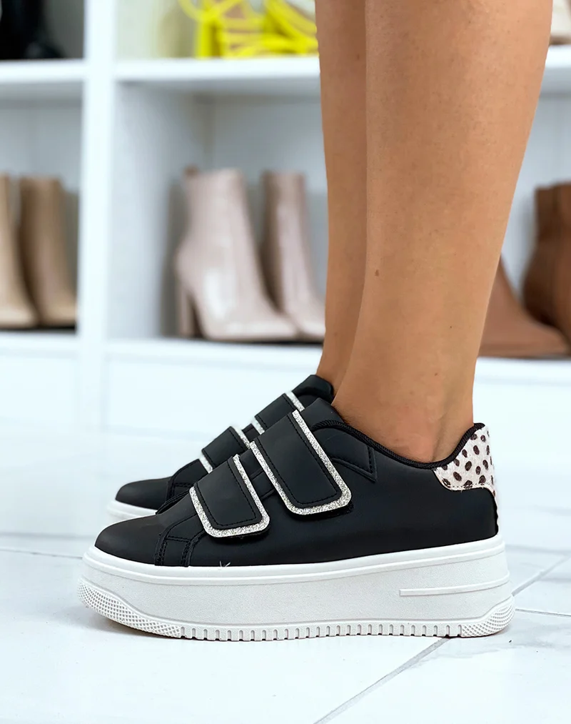 Baskets noires à scratchs et grosse plateforme