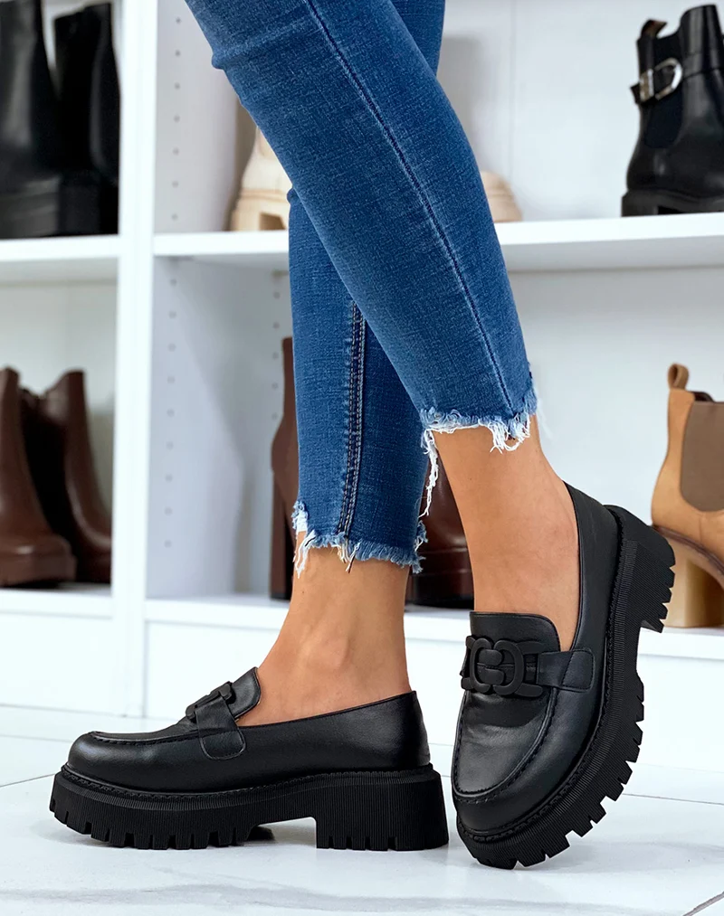 Mocassins noirs avec détails noir mate