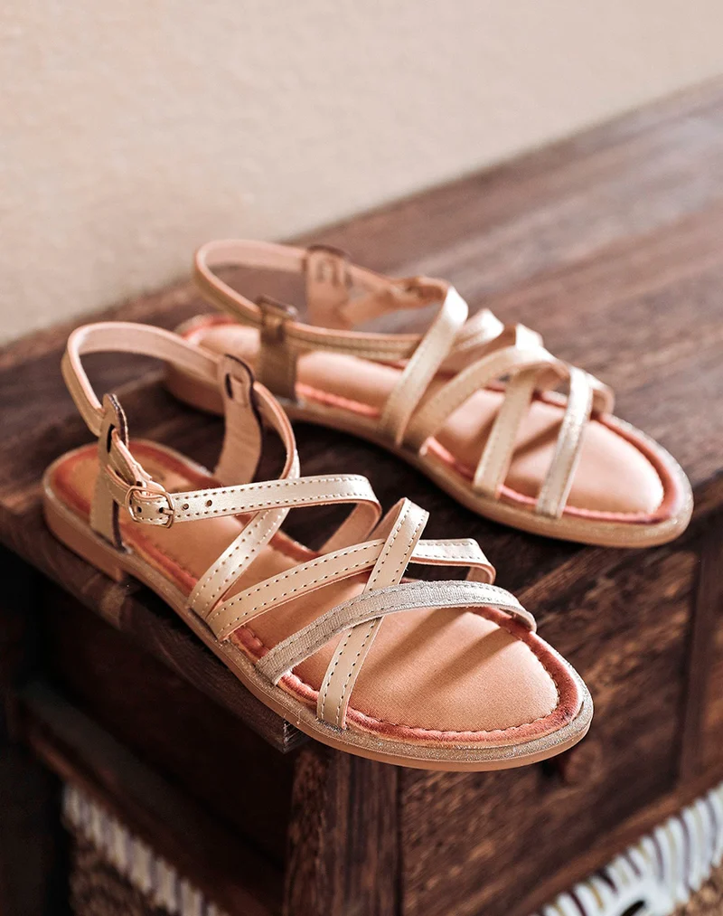 Nu-pieds dorés à bride lisses satinées et pailletées