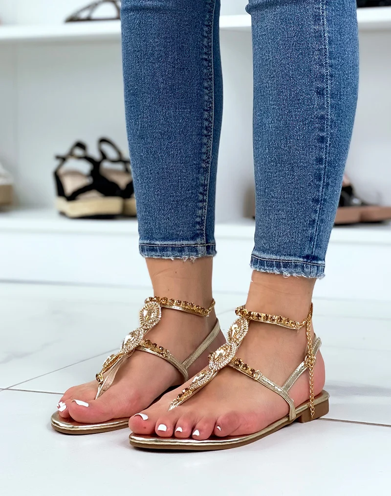 Nu-pieds dorés à lanières à multiples ornements dorés