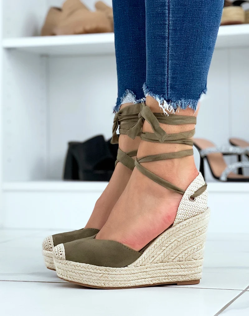 Espadrilles compensées vert kaki en coupe florale