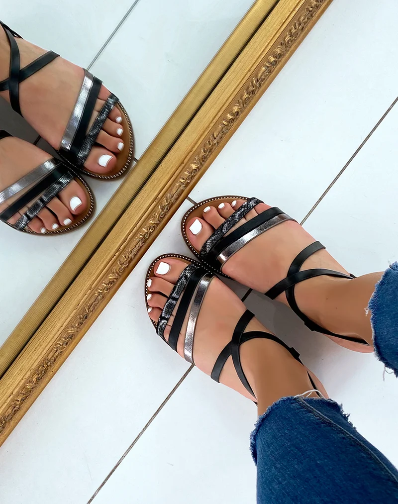 Nu-pieds noirs à multiples brides et motif animalier