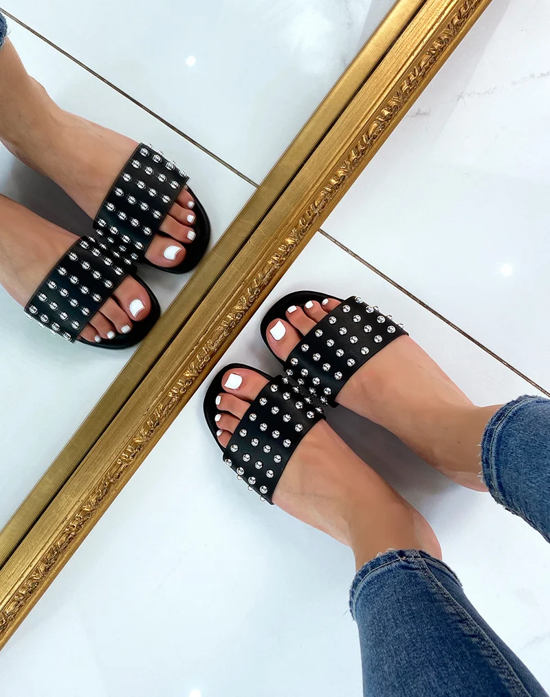 Mules plates noires cloutées