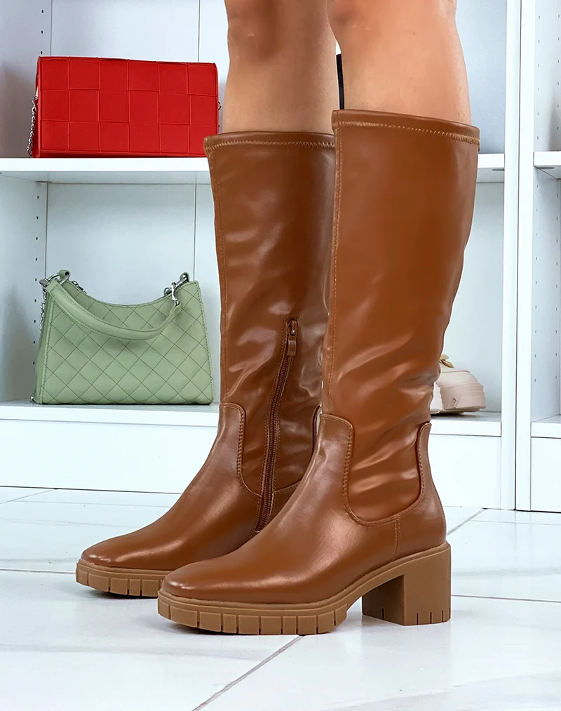 Bottes camel à talon et tige souple à bout carré