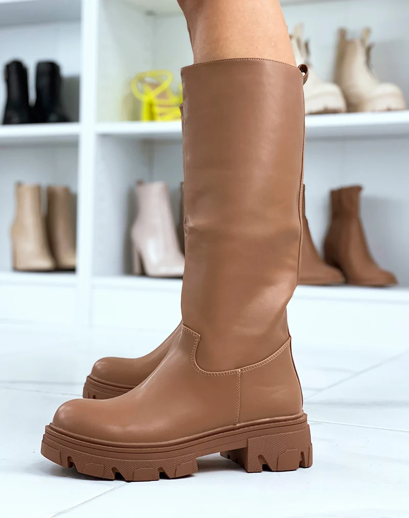 Bottes hautes marron clair à semelle crantée