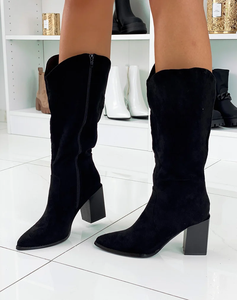 Bottes en suédine noire à bout pointu