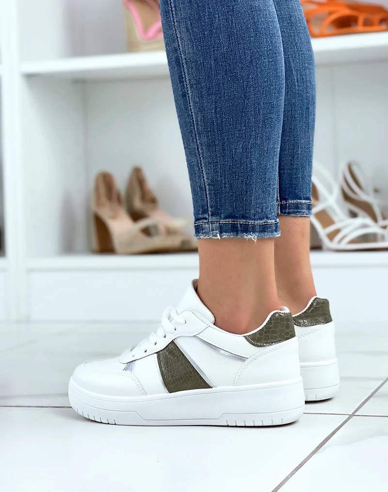 Baskets blanches à empiècements croco et kakis et argentés