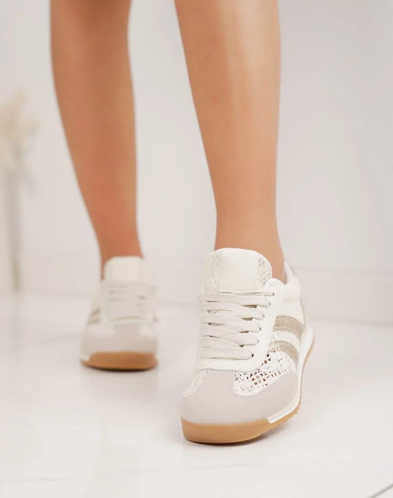 Basket femme beige élégante avec broderie et double rayures dorées pailletées