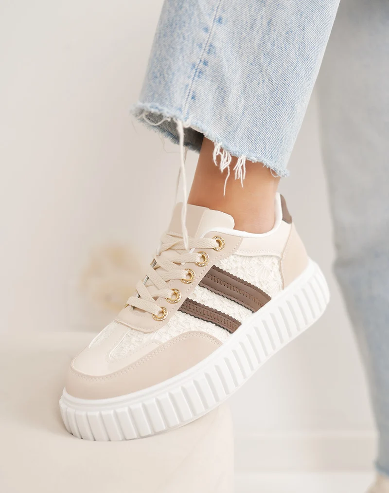 Basket femme beige tendance à plateforme blanche et broderies délicates