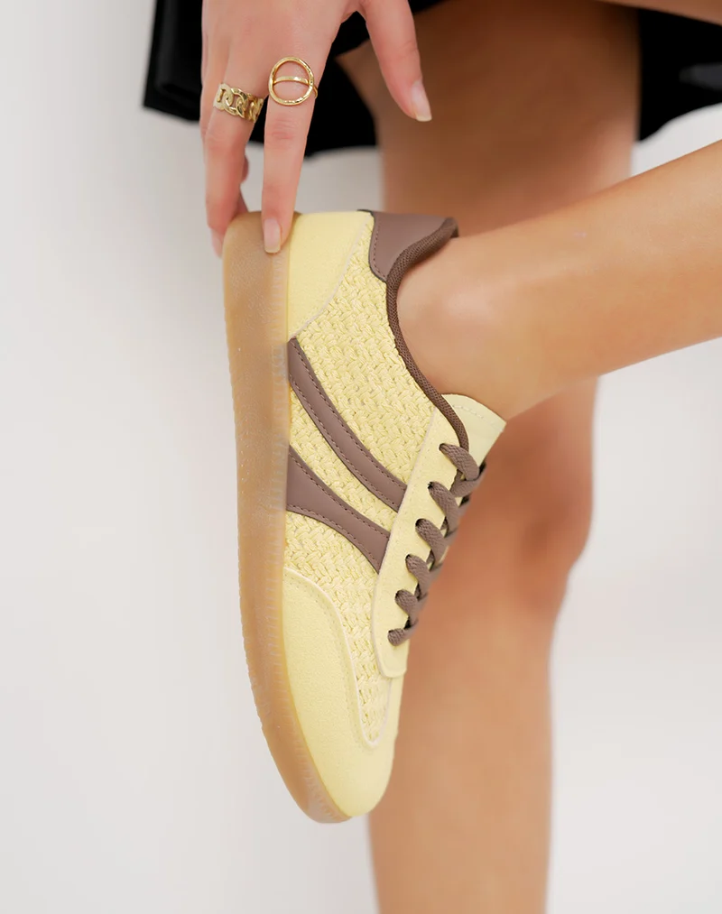 Basket femme jaune tendance à empiècements marron et lacets contrastés