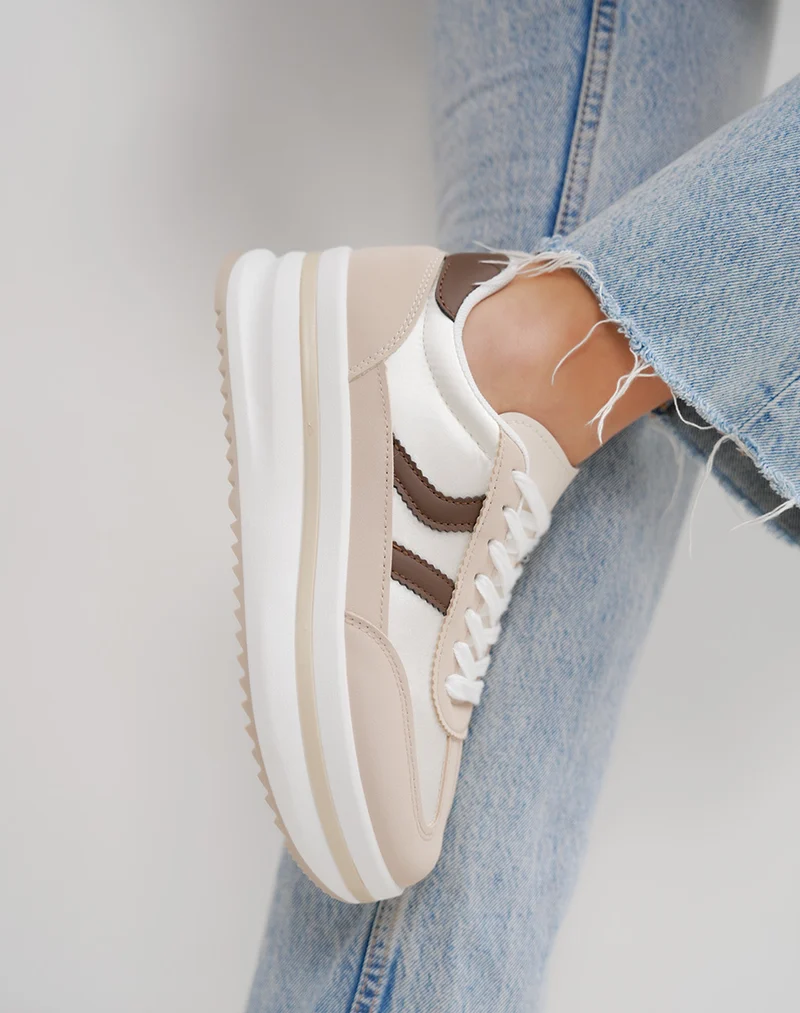 Baskets beige femme à double rayures marrons – Semelle plateforme blanche