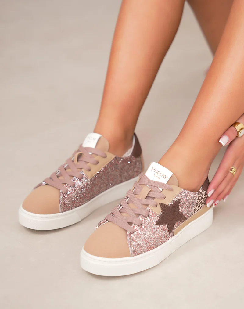 Basket femme champagne élégante à paillettes avec étoile marron foncé et détail léopard