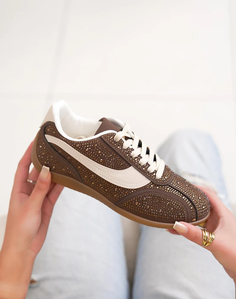 Basket femme marron tendance à strass avec empiècements beiges et lacets assortis
