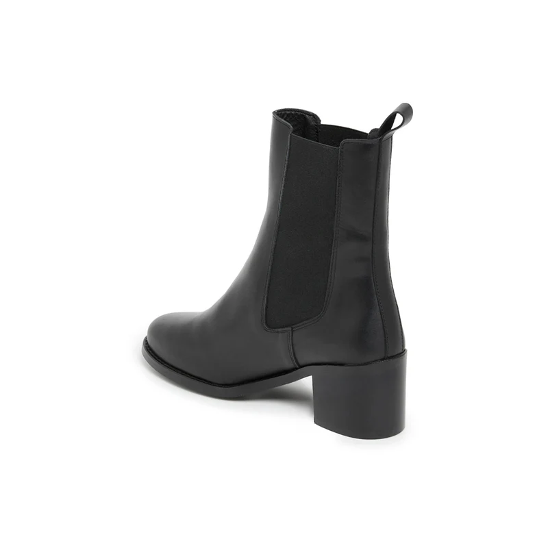 TERESIA NOIR