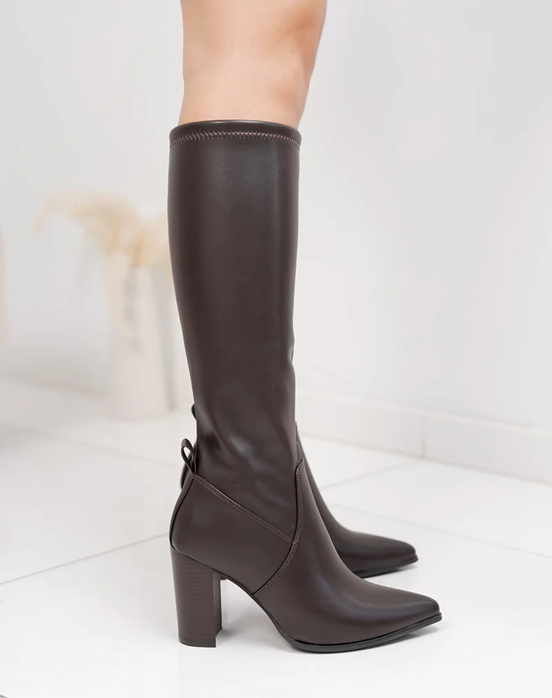 Bottes femme marron à talon haut tendance avec bout pointu et intérieur fourré