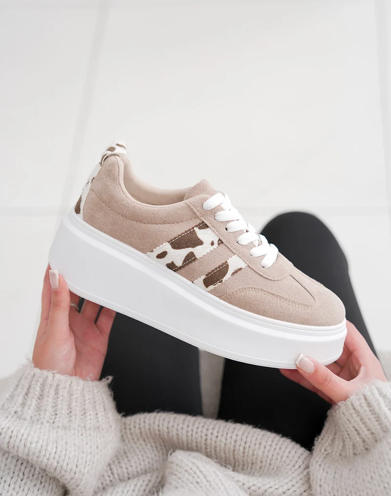 Basket femme taupe élégante avec rayures effet vachette et plateforme confortable