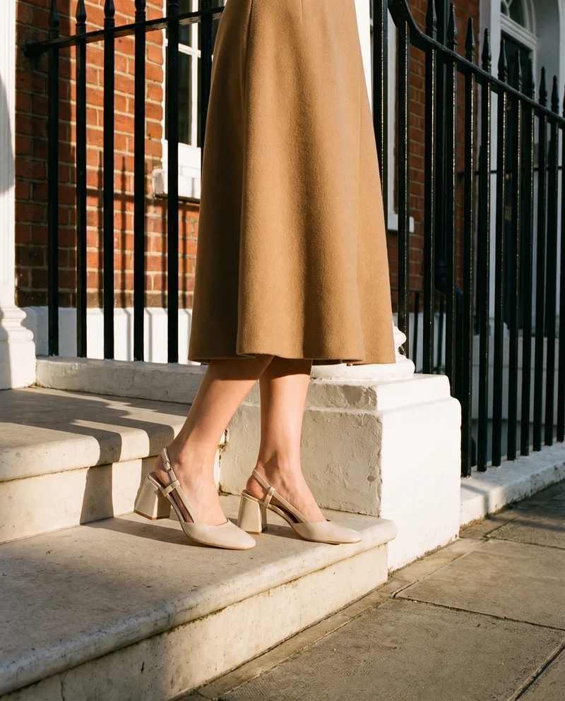 DONNA BEIGE