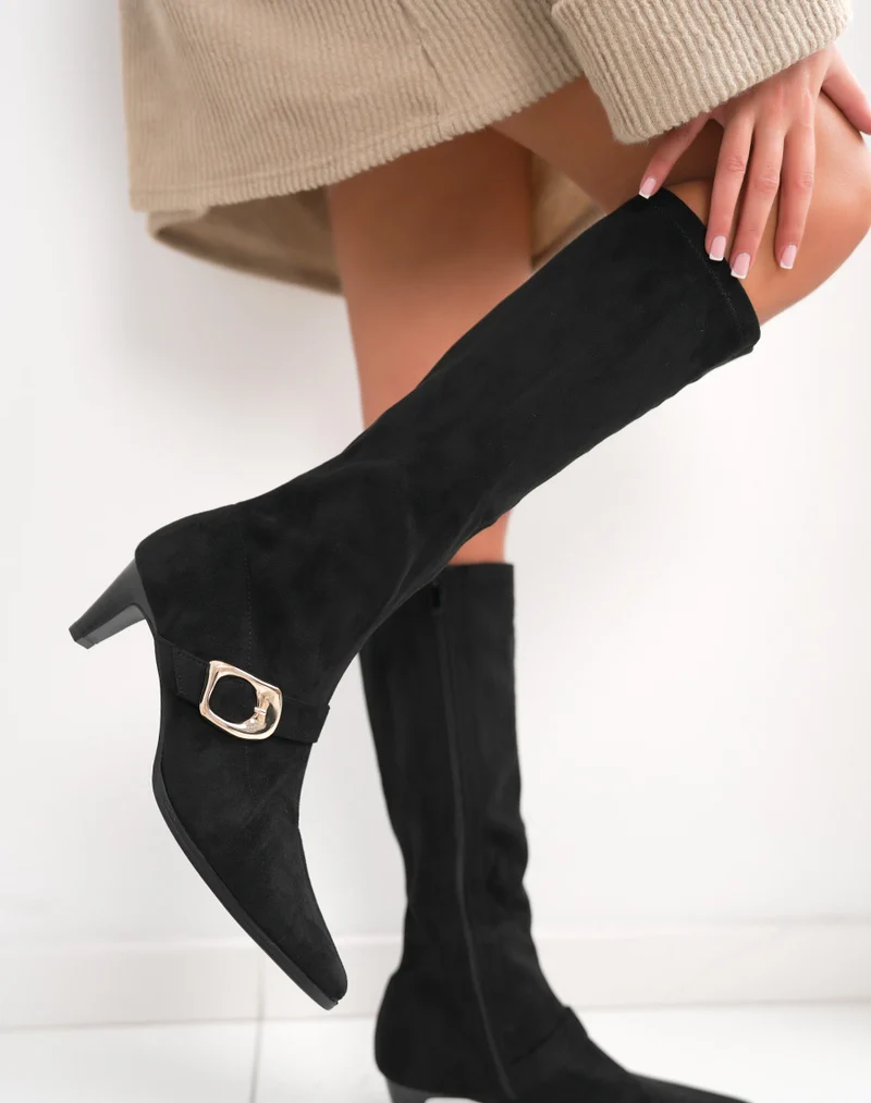 Bottes femme noires en suédine, élégantes à petit talon évasé et boucle dorée