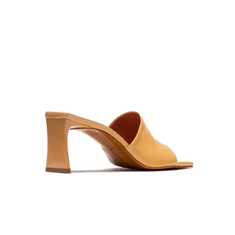 Singer Nude Leather