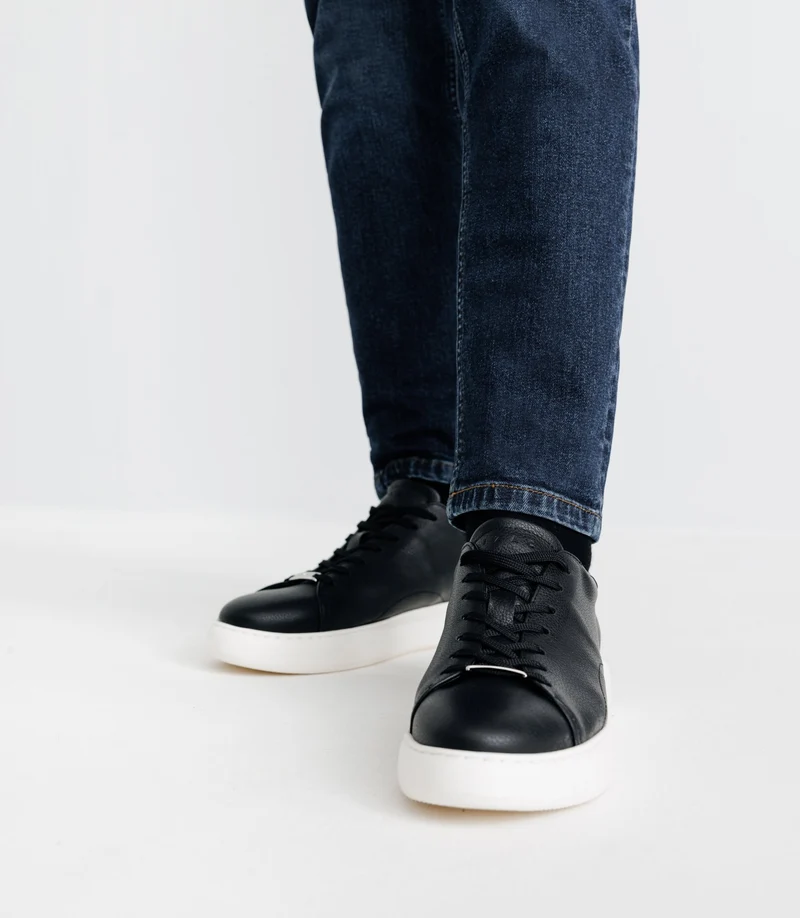 Chaussures sneakers à lacets en cuir noires