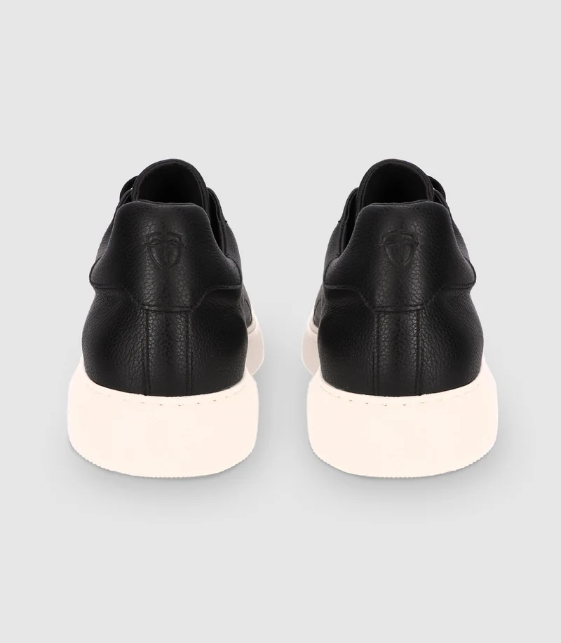 Chaussures sneakers à lacets en cuir noires