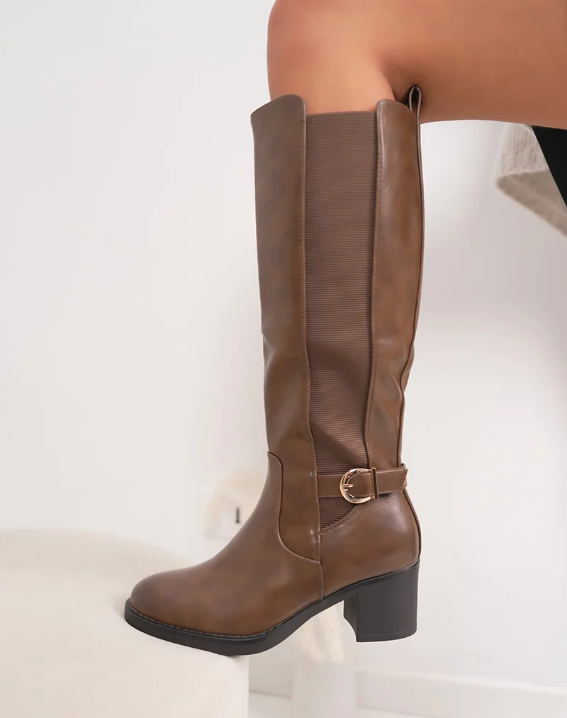 Bottes femme marron à talon moyen avec élastique et boucle dorée