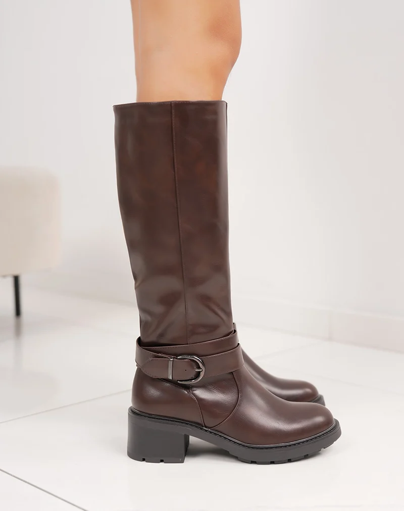 Bottes femme marron à petit talon avec double lanière et boucle argentée