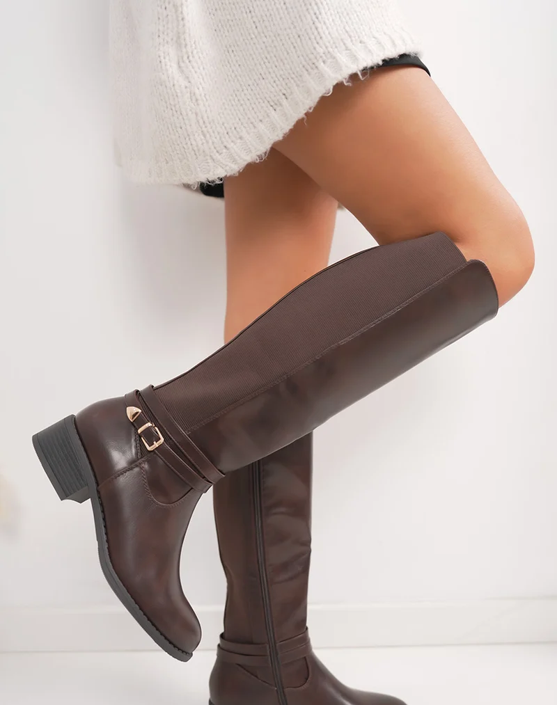 Bottes femme marron à petit talon avec lanière dorée et élastiques confortables