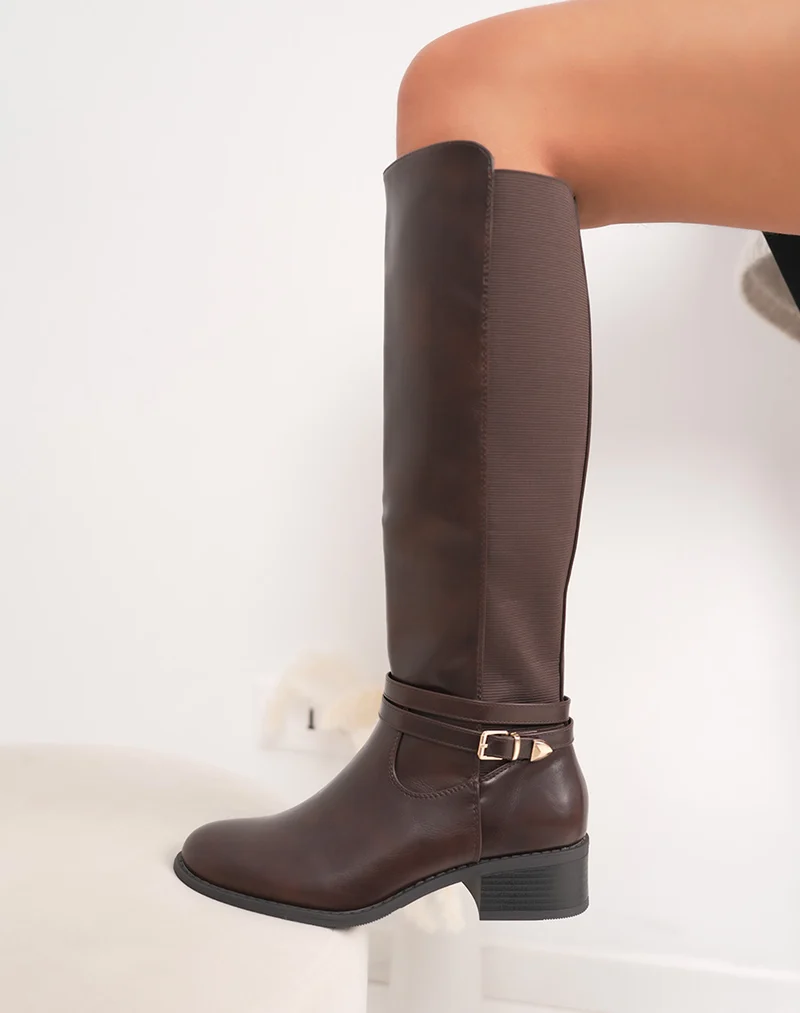 Bottes femme marron à petit talon avec lanière dorée et élastiques confortables