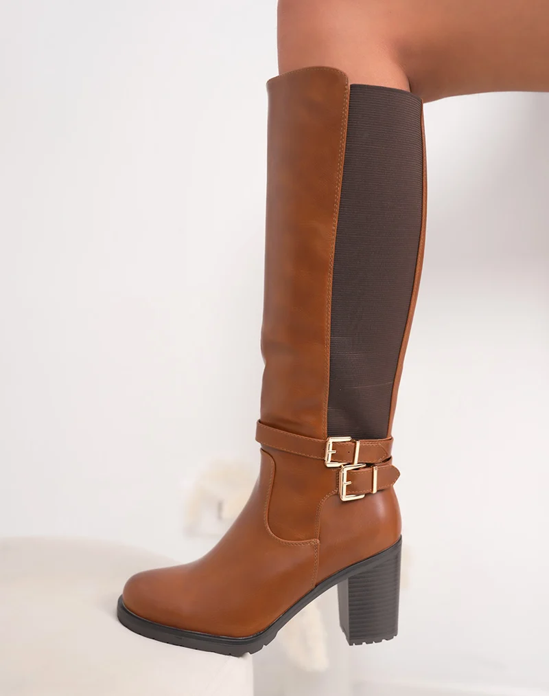 Bottes femme camel à talons hauts avec double boucles dorées et semelle crantée