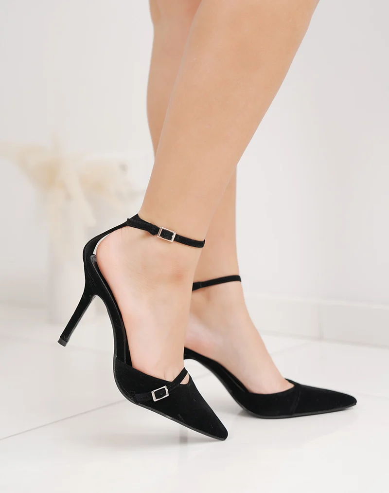 Escarpins femme noirs velours élégants avec boucle argentée et talon aiguille